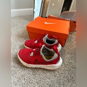 Kids Nike Flex Runner (Size 2, University Red Black)